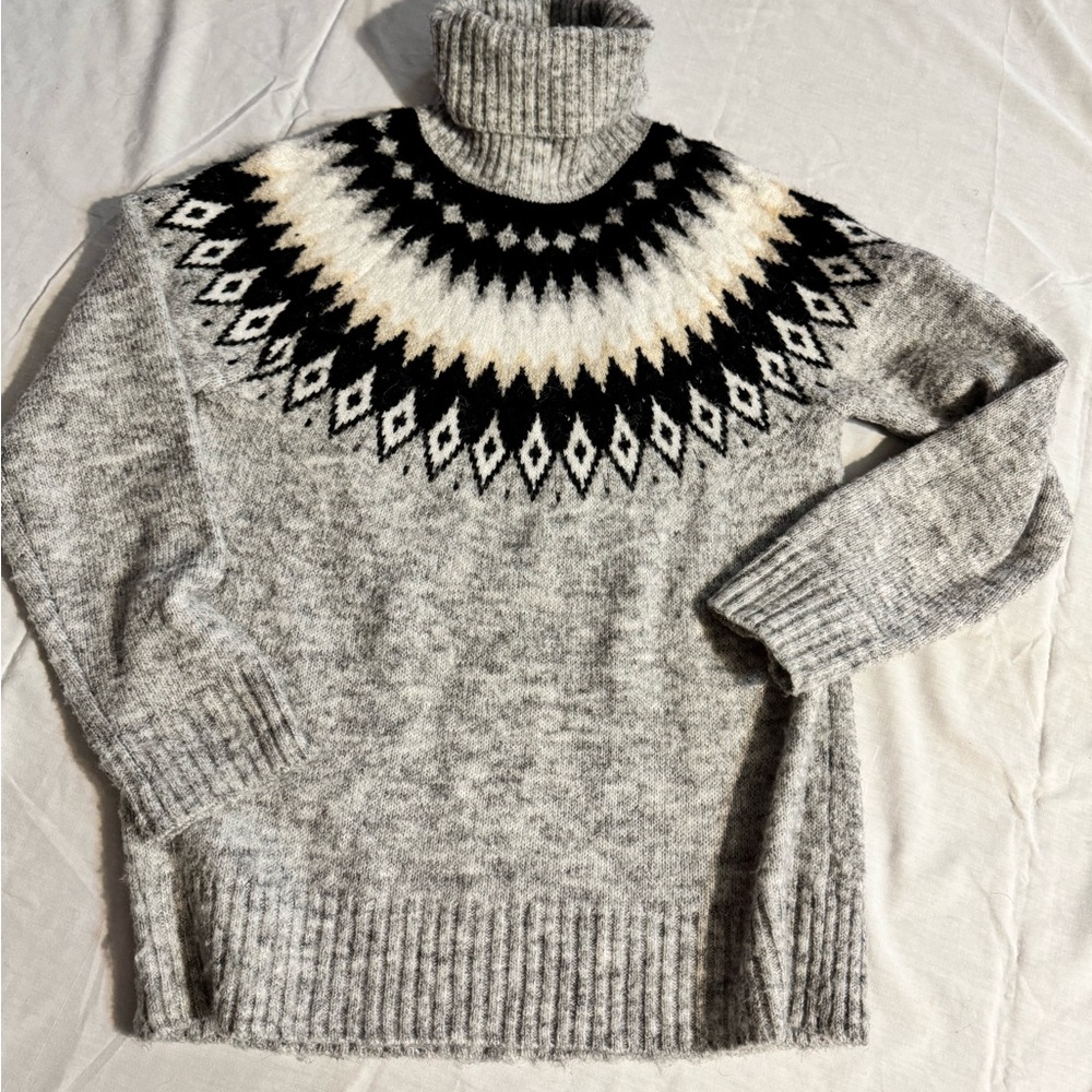 Aspen Elegant Gray and Black Turtleneck Sweater